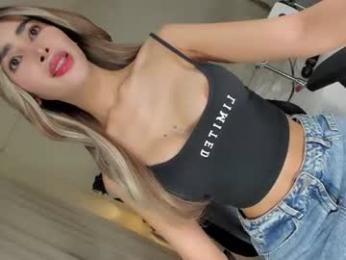 urdreamgirl_withbigsurprise webcam model stream image