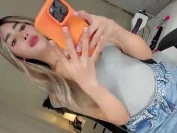 urdreamgirl_withbigsurprise webcam model stream image