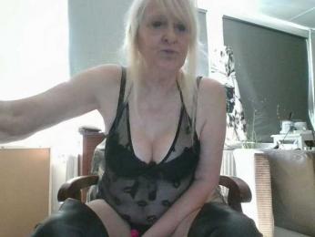 BlondMilfTascha webcam model stream image