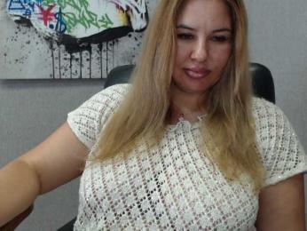 AvaQueen webcam model stream image