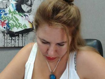 AvaQueen webcam model stream image