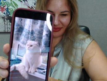 AvaQueen webcam model stream image