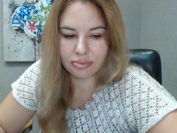 AvaQueen webcam model stream image