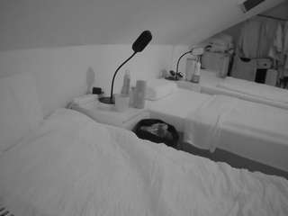 voyeurcam-julmodels-bed-4 webcam model stream image