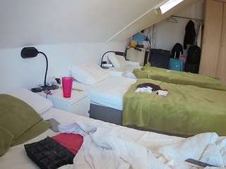 voyeurcam-julmodels-bed-4 webcam camsoda model stream image