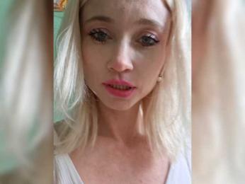 AlinaLoves webcam model stream image