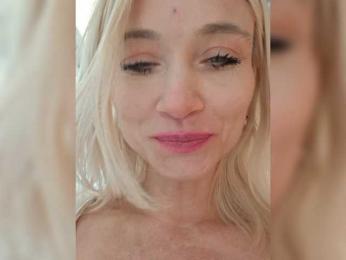 AlinaLoves webcam model stream image
