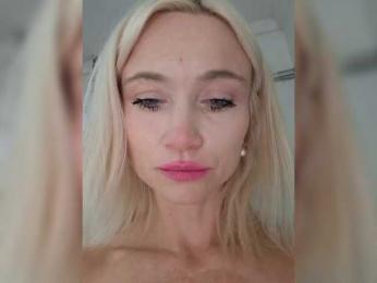 AlinaLoves webcam model stream image