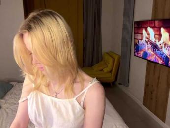 moonavelle webcam bongacams model stream image
