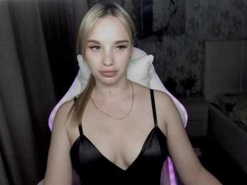 KiraKrox webcam bongacams model stream image