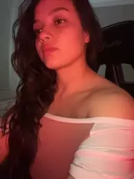 MisFrekcles_ webcam model stream image