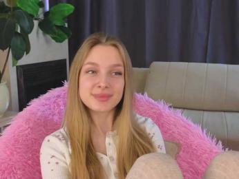 CrimsonAura webcam bongacams model stream image