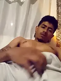 SkinniYamo webcam stripchat model stream image