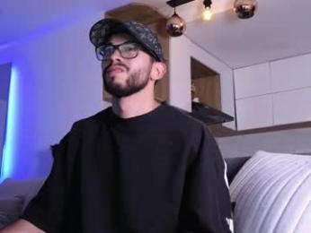 phantom_bigger1 webcam model stream image