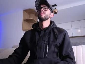 phantom_bigger1 webcam model stream image