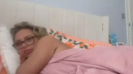 petitelucyXoxx webcam model stream image