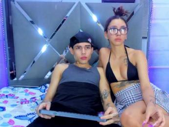 Star-and-tommy webcam model stream image