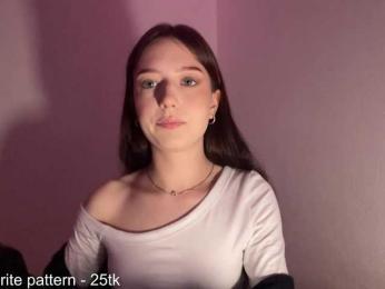 NextDoorKiora webcam model stream image