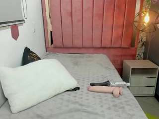 sara-naugty webcam model stream image