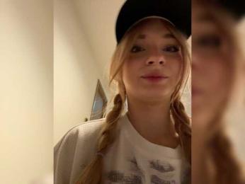 AstridMoss webcam model stream image