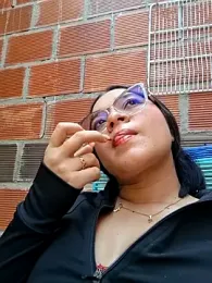 -VICKKY webcam model stream image