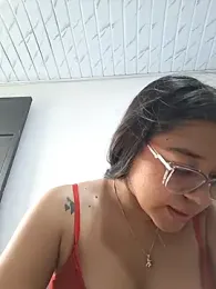 -VICKKY webcam model stream image