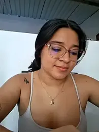 -VICKKY webcam model stream image