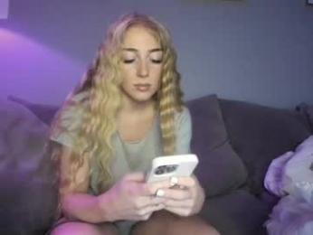 badgrljade webcam chaturbate model stream image