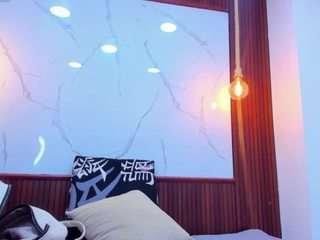 mia-thompson-1 webcam model stream image