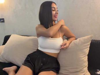 FloraLooks webcam bongacams model stream image