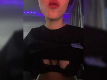 Kira-36 webcam model stream image