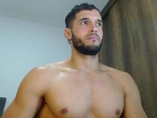 Tom Wills webcam model stream image