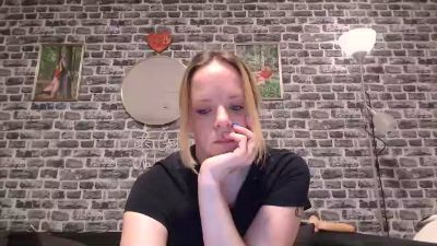 xHotmilf87x webcam model stream image