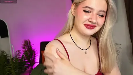 oliviabr0wn0 webcam stripchat model stream image