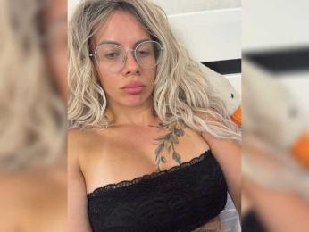 HotDesire webcam model stream image