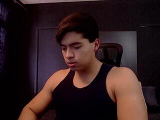 Noah Bezs webcam model stream image