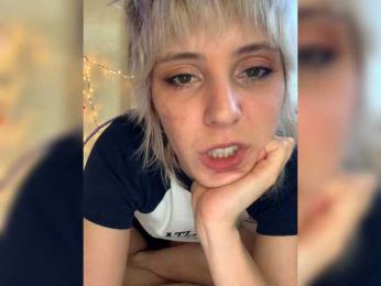 MilaMcGarden webcam model stream image