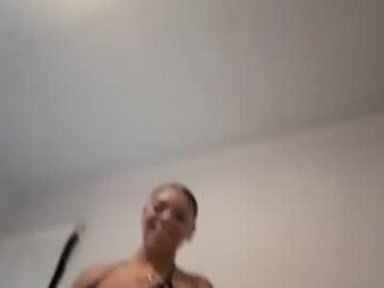 lesbianbaddies webcam model stream image