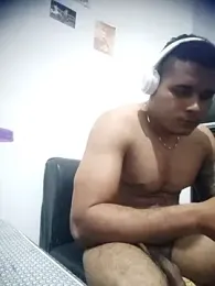 SaucyAffair0 webcam model stream image