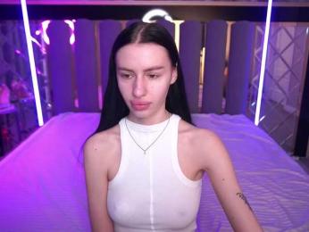 SnowWhiteee webcam model stream image
