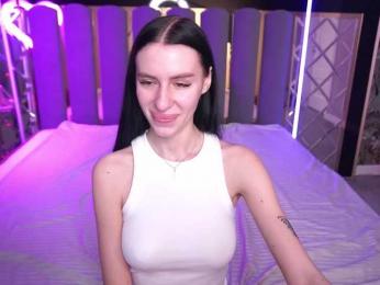 SnowWhiteee webcam model stream image