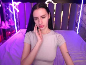 SnowWhiteee webcam model stream image