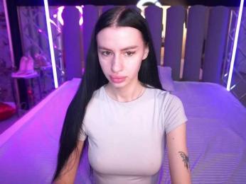 SnowWhiteee webcam model stream image