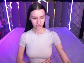 SnowWhiteee webcam model stream image