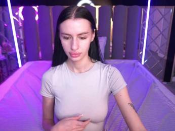 SnowWhiteee webcam bongacams model stream image