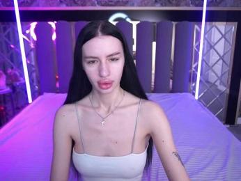 SnowWhiteee webcam model stream image
