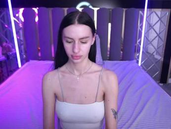 SnowWhiteee webcam model stream image