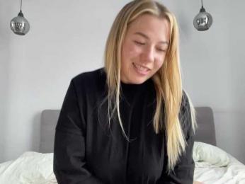 AlyraSun webcam model stream image