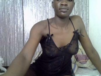 Prettieme12 webcam bongacams model stream image