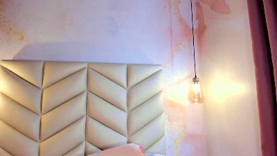 Bella01_ webcam model stream image